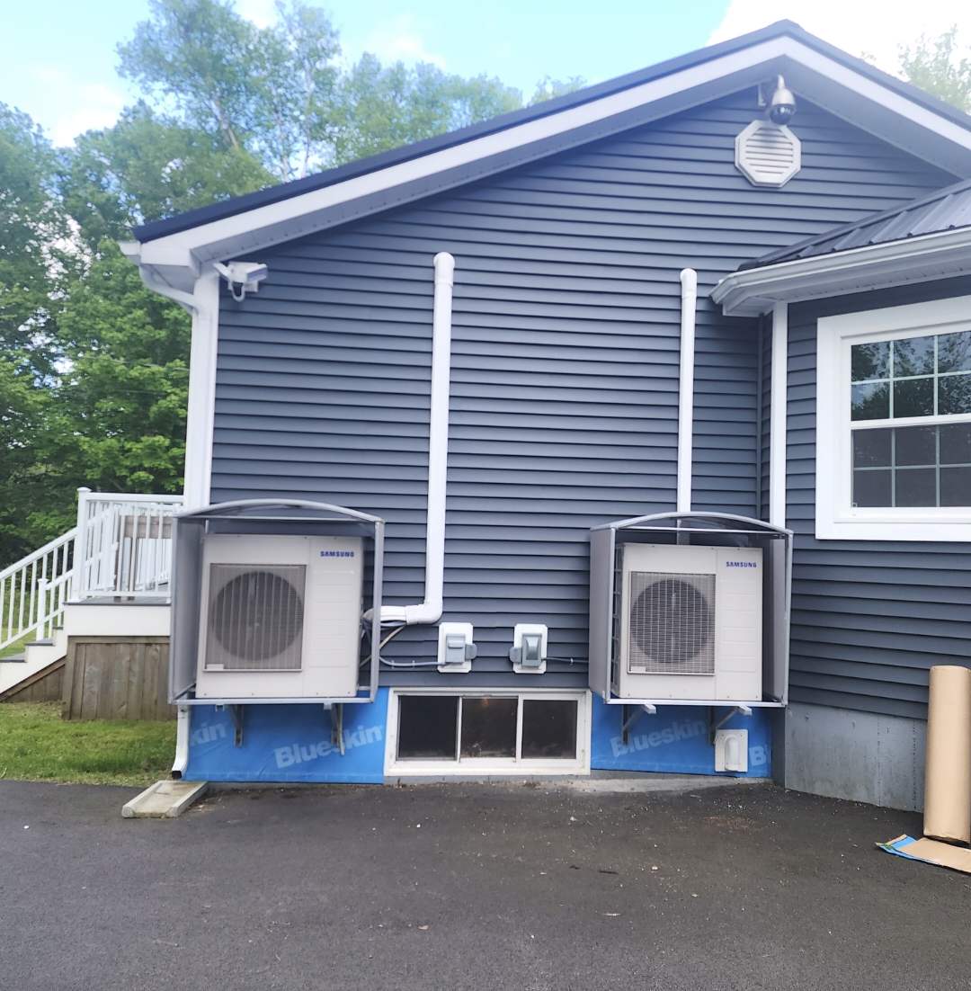 Double sheltered outdoor installation